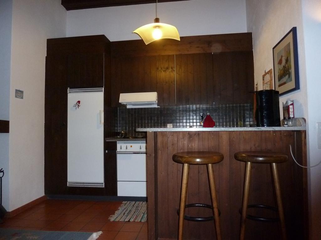 Ferienwohnung Murschetg Laax Szoba fotó