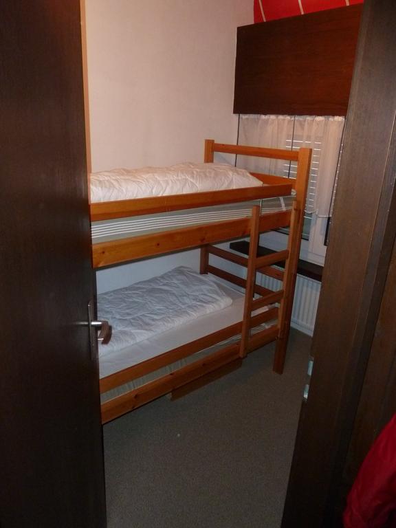 Ferienwohnung Murschetg Laax Szoba fotó